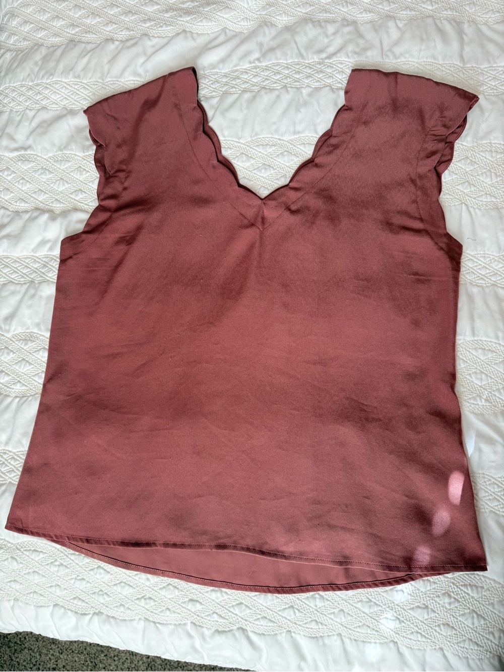 Express Women's Scallop V-Neck Shell Top in Dusty Rose
